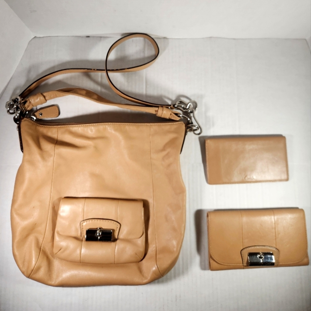Women's Coach 3-pc Cream Leather Shoulder Bag Set